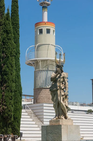 Neptuno skulptur i parken i Spaniens industri i Barcelona — Stockfoto