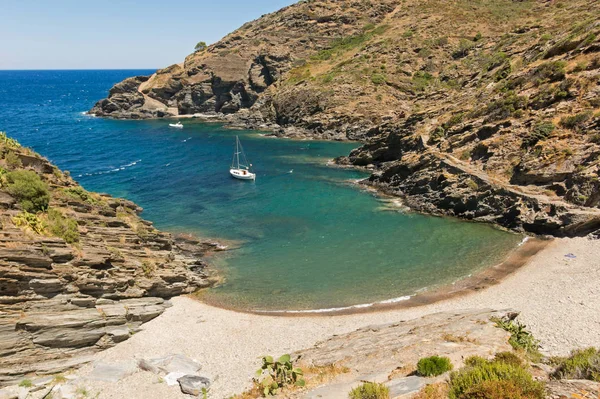 Paisaje costero en la Costa Brava cerca de Cadaques, España —  Fotos de Stock