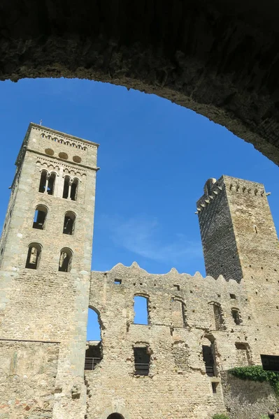 Romanesk abbey Sant Pere de Rodes, Belediye 