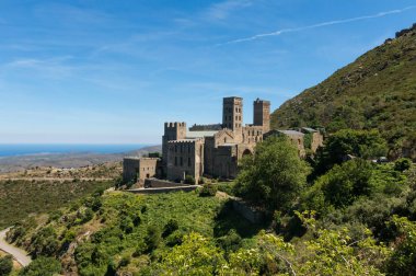 Eski manastırın Sant Pere de Rodes, Catalonia, İspanya denilen.