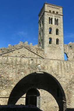 Romanesk abbey Sant Pere de Rodes, Belediye 