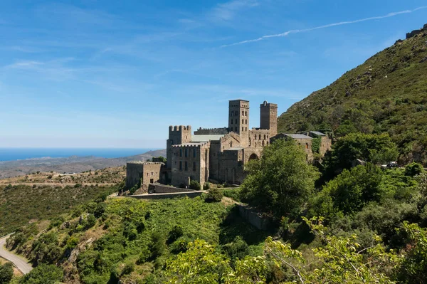 Eski manastırın Sant Pere de Rodes, Catalonia, İspanya denilen.