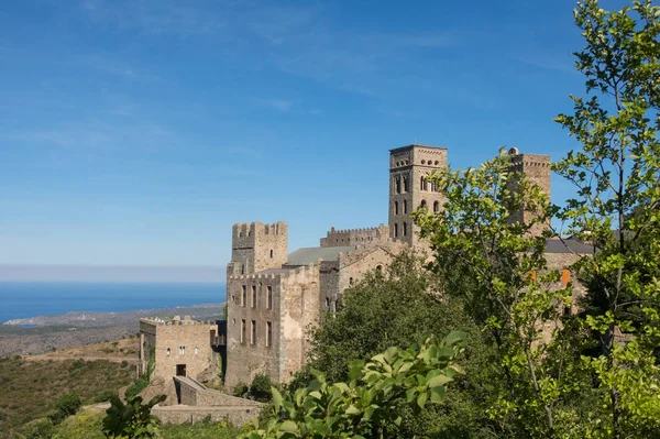 A román stílusú apátsági, Sant Pere de Rodes. Girona, Katalónia — Stock Fotó