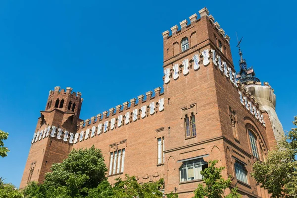 Üç Dragons (Castell dels Tres Drago kale görünümü