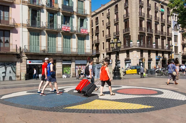 Bruk mozaika przez Joan Miro na la Rambla w Barcelona, Hiszpania — Zdjęcie stockowe