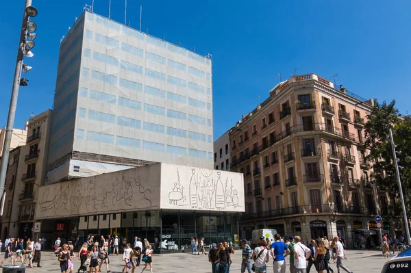 Pablo Picasso fríz, szemben a székesegyház. Barcelona, Spanyolország — Stock Fotó