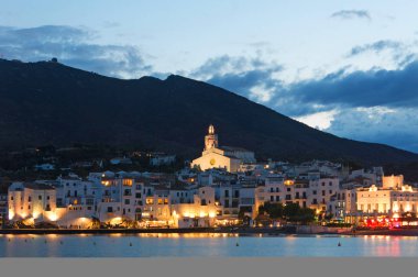 Cadaques gün batımı. Romantizm Akdeniz'de. Villa