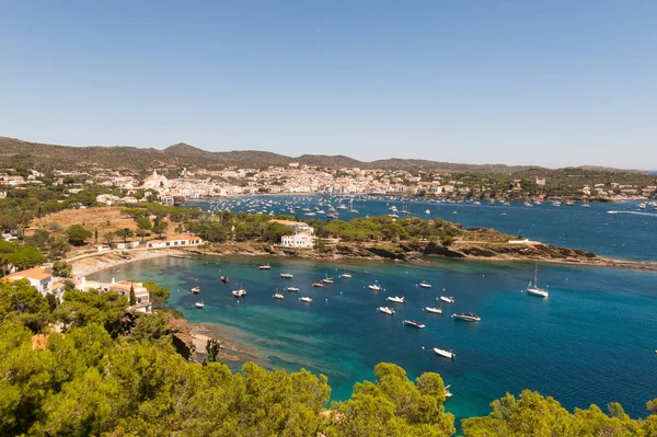 Panoramic view of the Spanish town of Cadaques — Stock Photo, Image