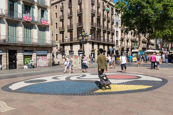 Kaldırım mozaik tarafından Joan Miro üzerinde la Rambla Barcelona, İspanya
