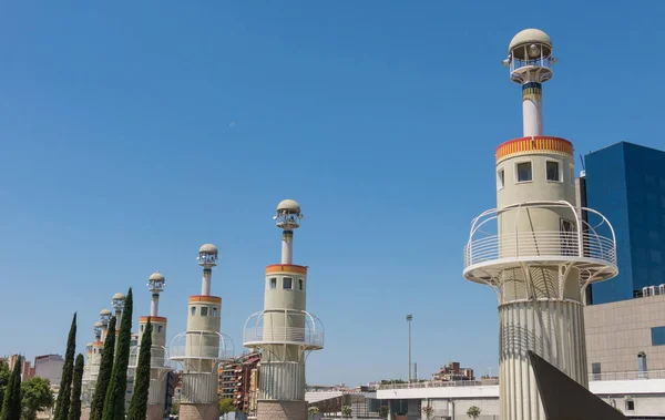 Panorama des industriellen Parc de l 'espanya an Sommertagen. . Barcelona, Katalonien, Spanien — Stockfoto