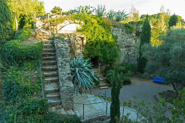 Los jardines de Caserna dels Alemanys, Girona. Cataluña. España —  Fotos de Stock