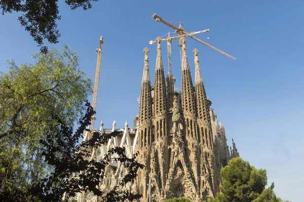 Fachada da Natividade de La Sagrada Familia - a catedral impressionante — Fotografia de Stock