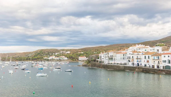 Panoramic view of Cadaques on Mediterranean seaside, Spain — Stock Photo, Image