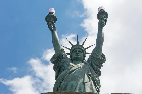 Estatua de la libertad, bronce. Escultura inspirada en Daliniano por el — Foto de Stock