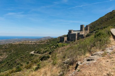Eski manastırın Sant Pere de Rodes, Catalonia, İspanya denilen.
