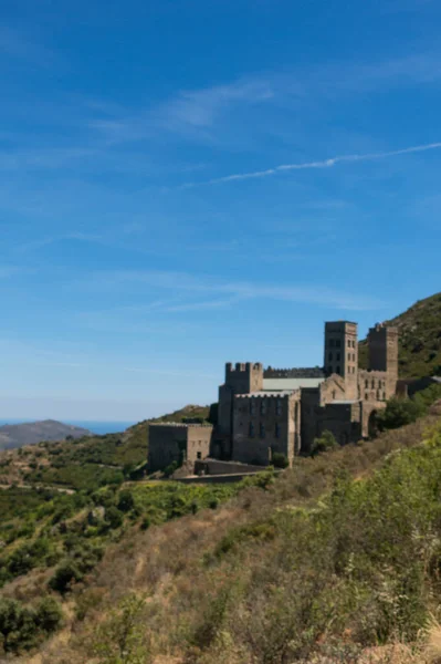 Régi kolostor úgynevezett Sant Pere de Rodes, Katalónia, Spanyolország. — Stock Fotó