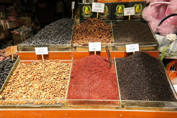 Frutos secos y especias en Estambul — Foto de Stock