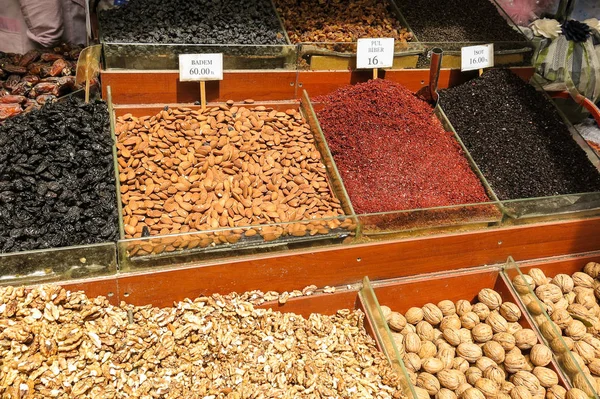 Frutos secos y especias en Estambul — Foto de Stock