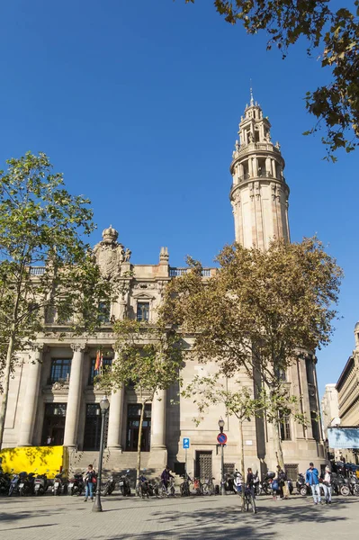 Slavný centrální pošta budova ve městě Barcelona — Stock fotografie