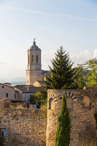 Boulevard na parede da fortaleza. Girona. — Fotografia de Stock