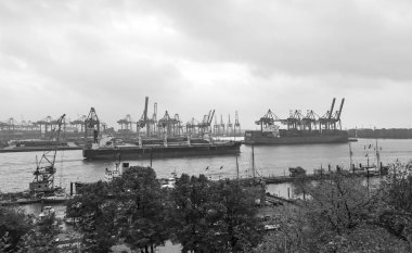 Hamburg kargo trafikte. Ea ile ticaret merkezi merkezidir
