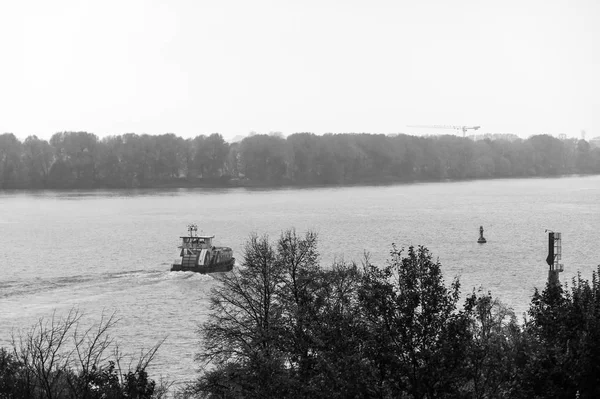 Hamburg kargo trafikte. Ea ile ticaret merkezi merkezidir