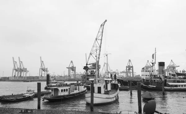 Historiska skepp i den Museum Harbour Oevelgoenne, Port av Hamb — Stockfoto