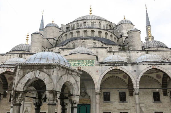 Detaljer om Den blå moskeen i Istanbul, Tyrkia . – stockfoto