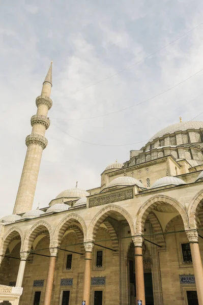 Der Innenhof der suleymaniye-Moschee. istambul, Türkei — Stockfoto