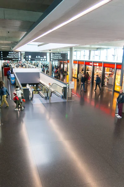 Flygplatsen Kloten eller Zürich International Airport är den största ai — Stockfoto