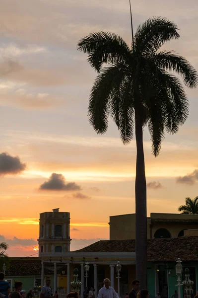 Tramonto di strada cubano con veterano a Trinidad, Cuba — Foto Stock