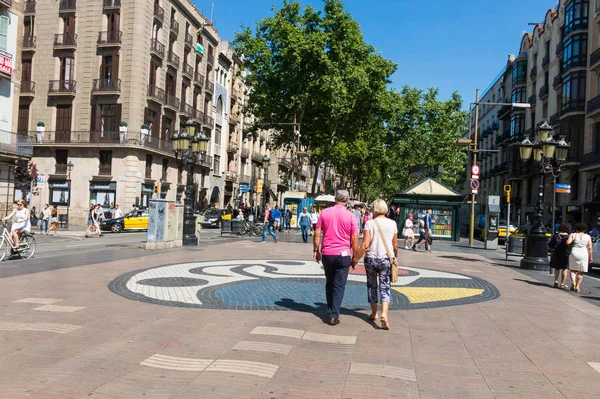 Mosaïque Pla de l'Os de Joan Miro à La Rambla. Barcelone, Espagne — Photo