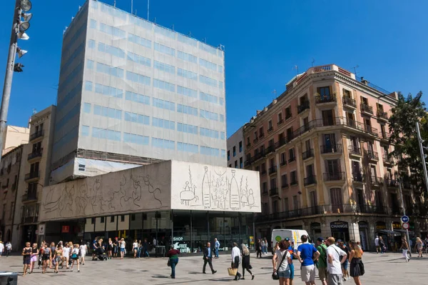 Pablo Picasso's frize, Opposite the Cathedral. Barcelona, Spain — Stock Photo, Image