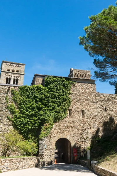Παλαιά Μονή που ονομάζεται Sant Pere de ΡΟΔΕΣ, Καταλονία, Ισπανία. — Φωτογραφία Αρχείου