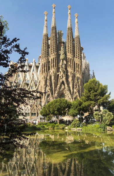 Facciata della Natività della Sagrada Familia - l'imponente cattedrale — Foto Stock