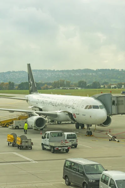 A plane from Start Alliance at International airport of Stuttgar — Stock Photo, Image