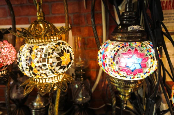 Lâmpadas de cristal para venda no Grande Bazar de Istambul — Fotografia de Stock