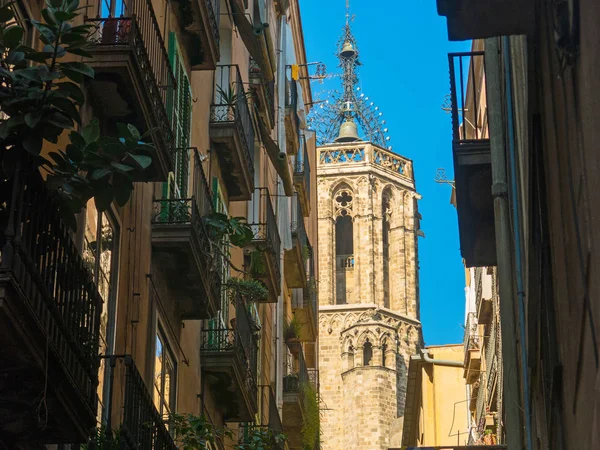 The belfry of the cathedral from the Gothic Quarter in Barcelona — Stock Photo, Image