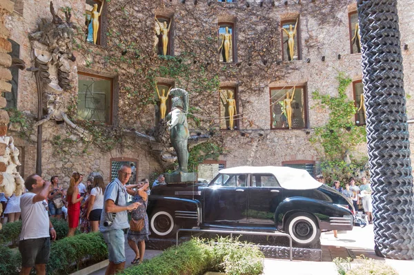 Der Haupthof des dali-Museums in Spanien. — Stockfoto