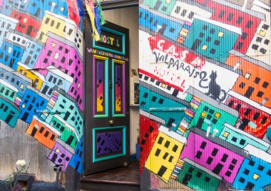 Renkli grafiti altında kaplı House renkli temsil eden