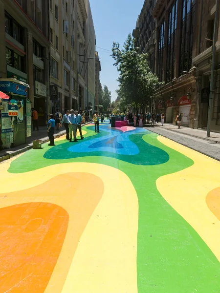 Ciudadanos chilenos caminando por el Paseo de la Bandera (Paseo Bandera en — Foto de Stock