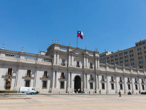 Vista do palácio presidencial, conhecido como La Moneda, em Santiago — Fotografia de Stock