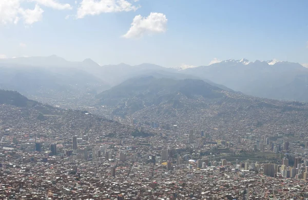 The city of La Paz high in the Andes Mountains in Bolivia . — Stock Photo, Image