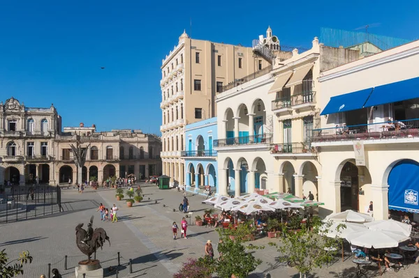 Het historische oude stadsplein of Plaza Vieja in de koloniale wijk Oud Havana. Havana. Cuba — Stockfoto
