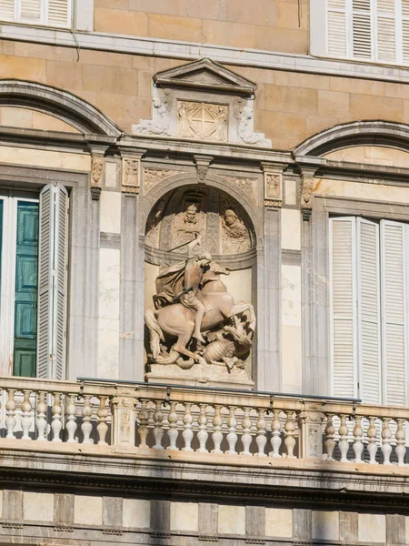 Saint George with dragon sculpture. Balcony of the Generalitat P — Stock Photo, Image