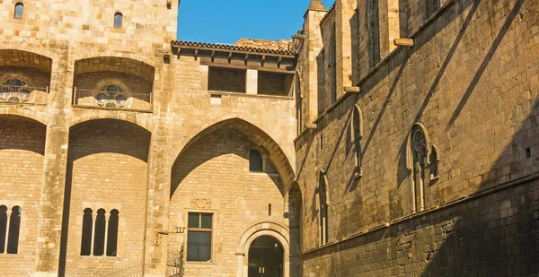 King Square e Palau Reial Major em Barcelona, Catalunha, Espanha — Fotografia de Stock