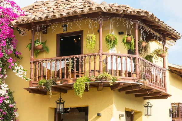 Beautiful architecture of colonial style, in the Plaza Mayor of — Stock Photo, Image