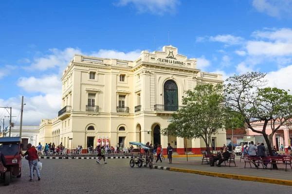 El Teatro de la Caridad en Parque Vidal, el centro de la ciudad de S —  Fotos de Stock