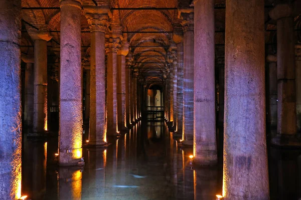 Die Basilika Zisterne - unterirdisches Wasserreservoir. istanbul, tu — Stockfoto