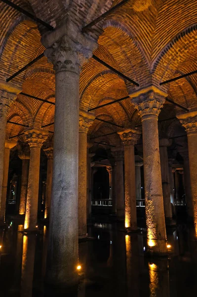 La Cisterna Basílica - embalse subterráneo de agua. Estambul, Tu — Foto de Stock